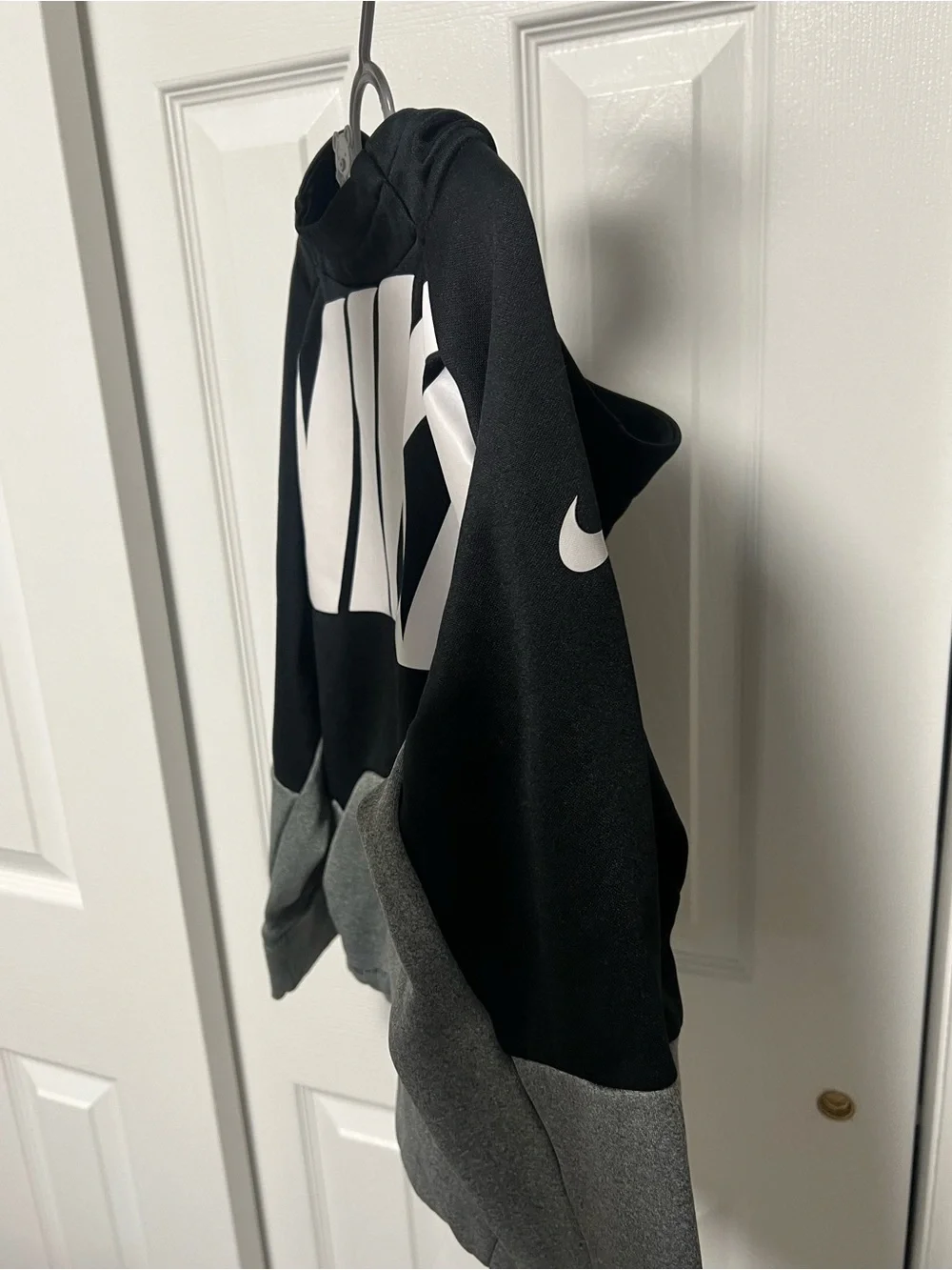 Nike Boys Therma Colorblock Logo Pullover Hoodie Black Grey Youth M - Picture 3 of 8